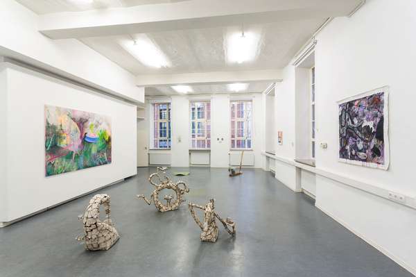 Ausstellungsansicht: Alfred Rottensteiner, Sorcha Noble (im Hintergrund), Albin Bergström (im Vordergrund), Elene Shatberashvili, Shen Si (v.l.n.r.); photo: Andreas Hopfgarten