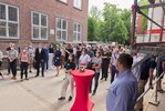 Gäste des Richtfests am 11. Juni 2021; Foto: Tim Albrecht