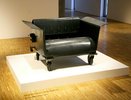 Enzo Mittelberger, Mülltonnensitzmöbel, Standard-Müllcontainer auf Rollen, 80 x 140 X 90 cm; Foto: Imker Sommer