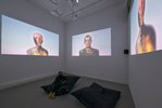 Leyla Yenirce, Somewhere Else, 21:30 Min. Loop, 4-Kanal-Videoinstallation; Foto: Marie-Theres Böhmker