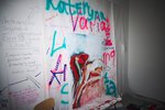 Wandzeitung im Seminarraum mit den selbst geschriebenen Steckbriefen der Teilnehmerinnen; photo: Tim Albrecht