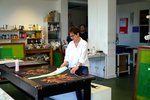 Ulrike Wittern, Künstlerische Werkstattleiterin für Siebdruck/Textil; Foto: Imke Sommer
