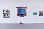 Ausstellungsansicht Klasse Werner Büttner, Arbeit von Laust Olsen (mittig); Foto: Tim Albrecht