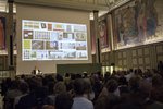 Kasper König hält die Laudatio auf Matt Mullican; Foto: Pia Schmikl