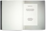 Gesa Lange: Sammlung Minna Menz, Künstlerbuch, 70 Seiten, Offsetdruck und Handsiebdruck mit Sonderfarben, verschiedene Papiere und Materialien, 3 Fotos auf Barytpapier und eine Originalzeichnung; signiert, Schweizer Broschur mit Fadenbindung, Material 352, Materialverlag der HFBK, Hamburg 2016 