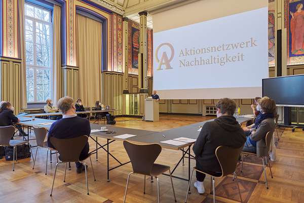 Workshop mit dem Aktionsnetzwerk Nachhaltigkeit am 19. Januar 2022 in der Aula der HFBK; Foto: Tim Albrecht
